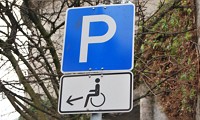  Behindertengerechte Parkplätze  